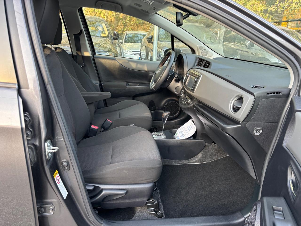 Toyota Yaris 1.3 5 porte Lounge AUTOMATICA