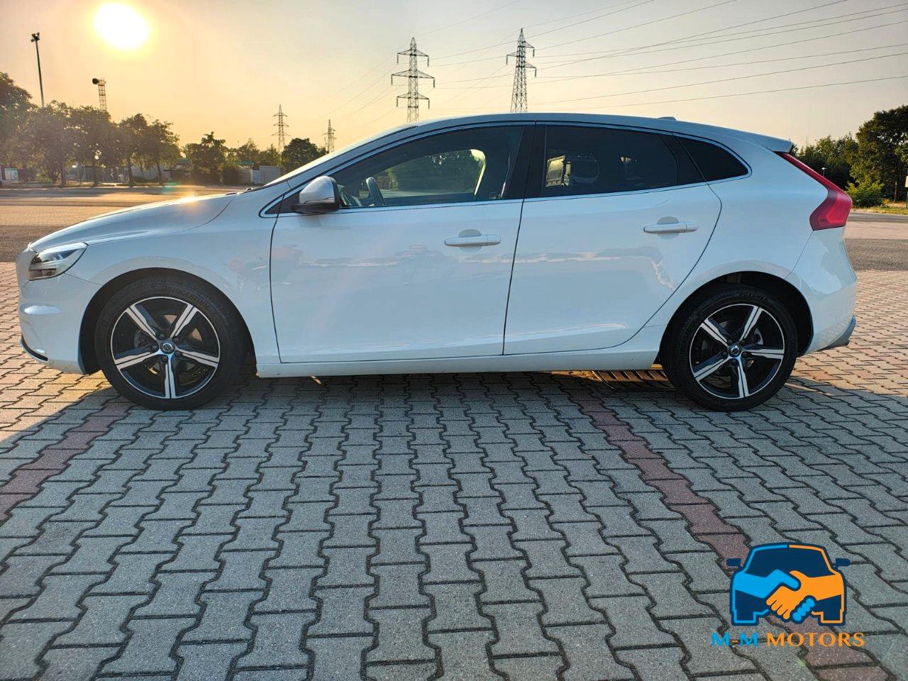 Volvo V40 2.0 d2 R-design Momentum my17
