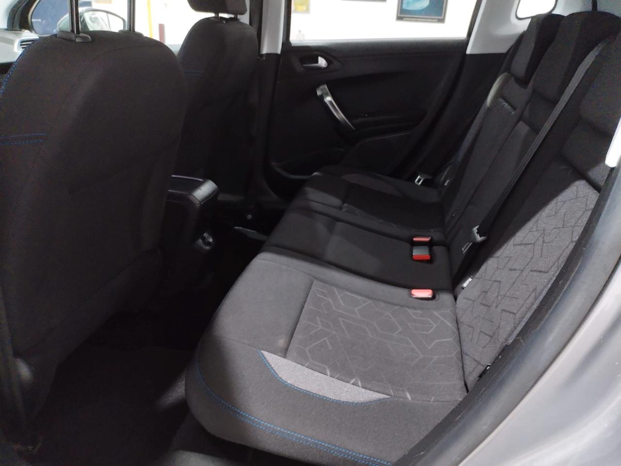 Peugeot 2008 BlueHDi 100 S&S Allure