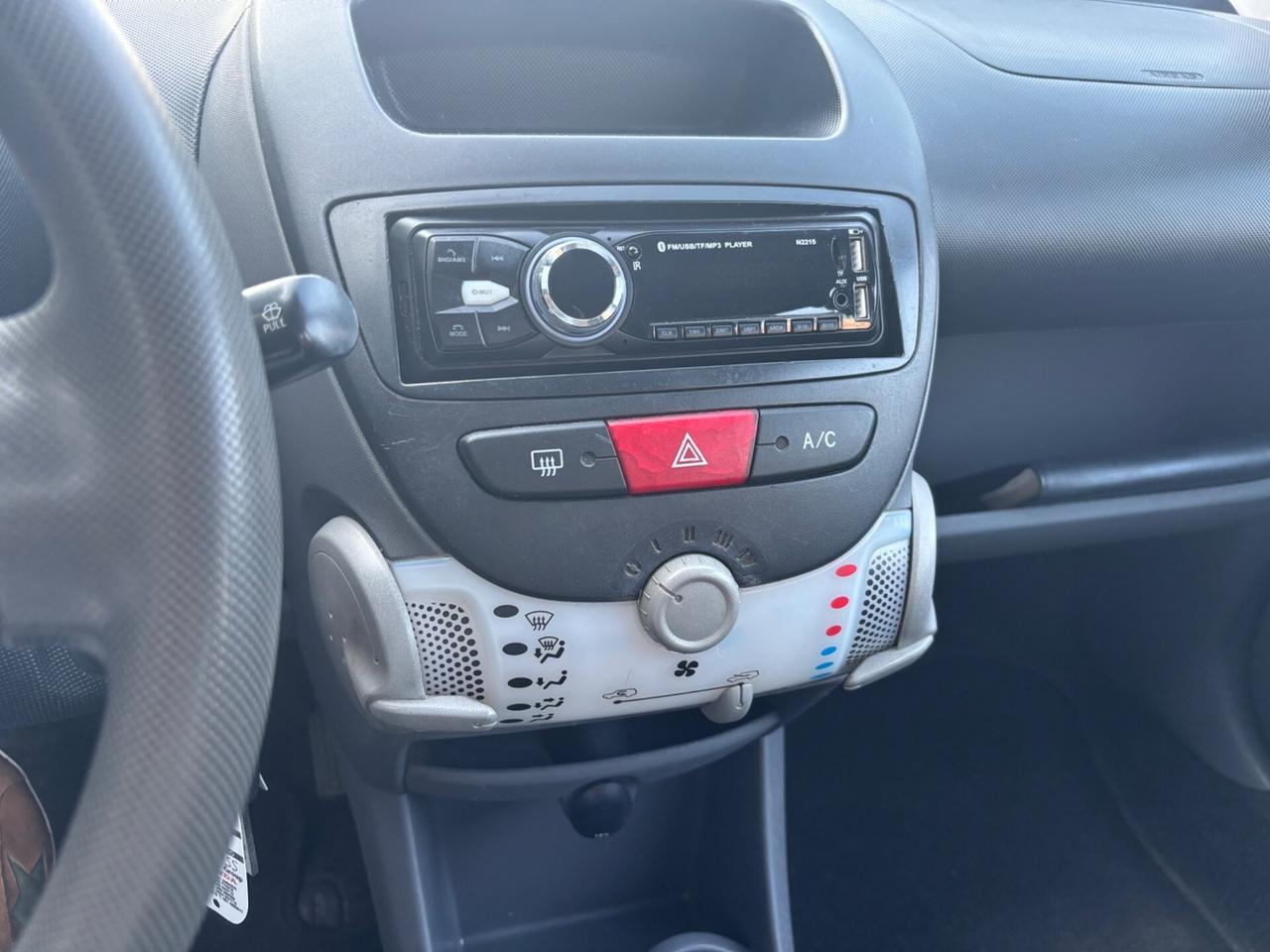 Toyota Aygo 1.0 5 porte Sol OK NEOPATENTATI