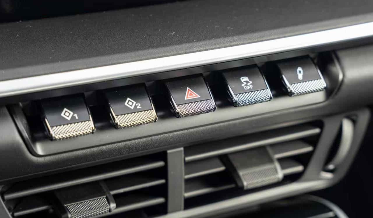 Porsche 911 992 -2 (911) Carrera SportDesign Bose