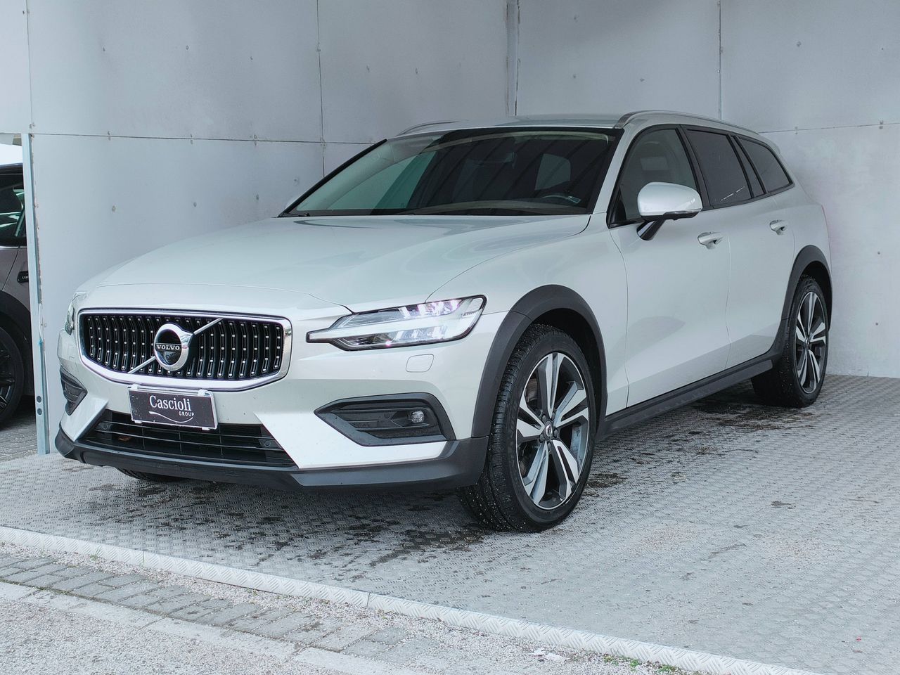 VOLVO V60 II 2019 Cross Country V60 Cross Country 2.0 d4 Business Plus awd geartronic