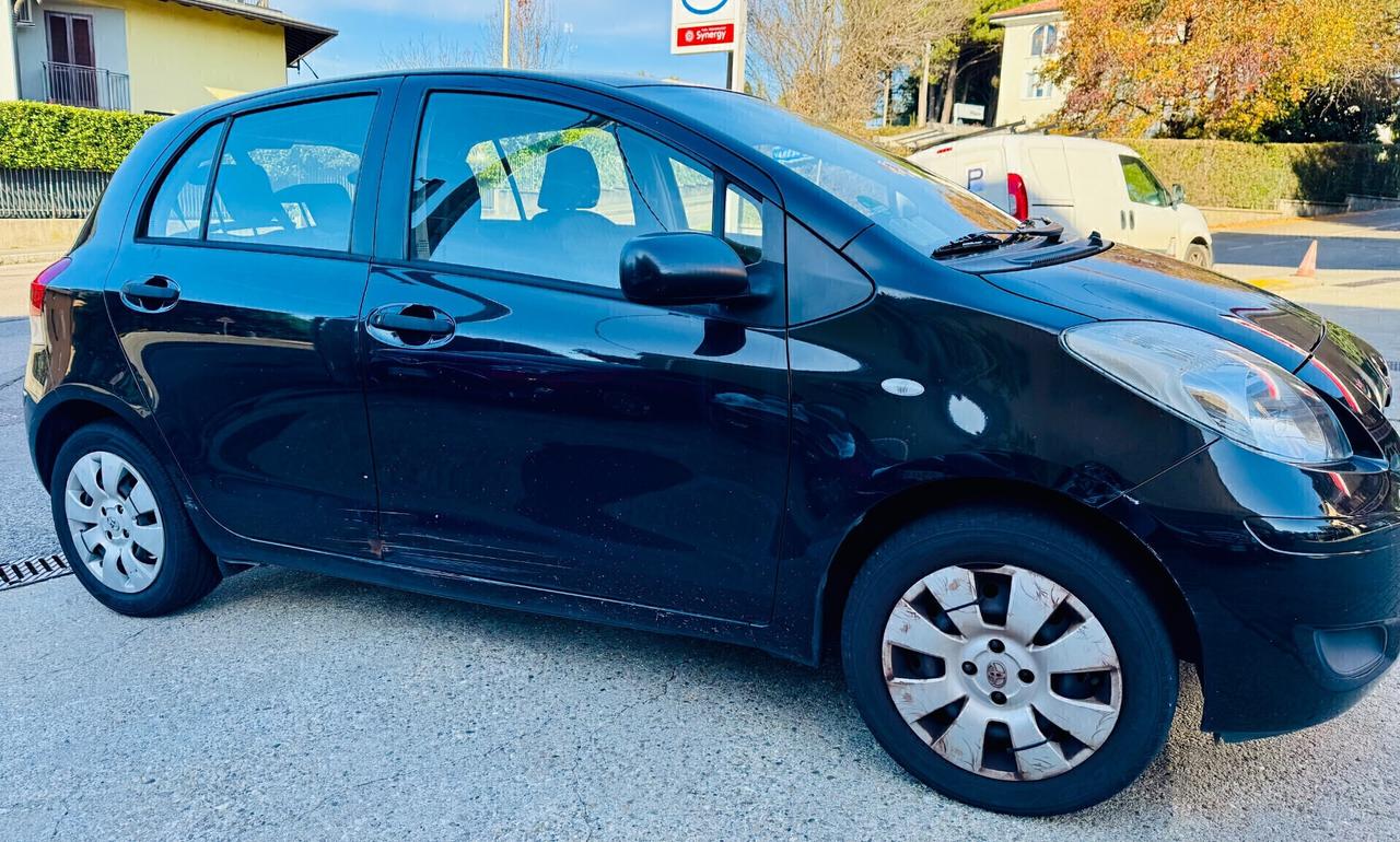 Toyota Yaris 1.0 5 porte Luxury