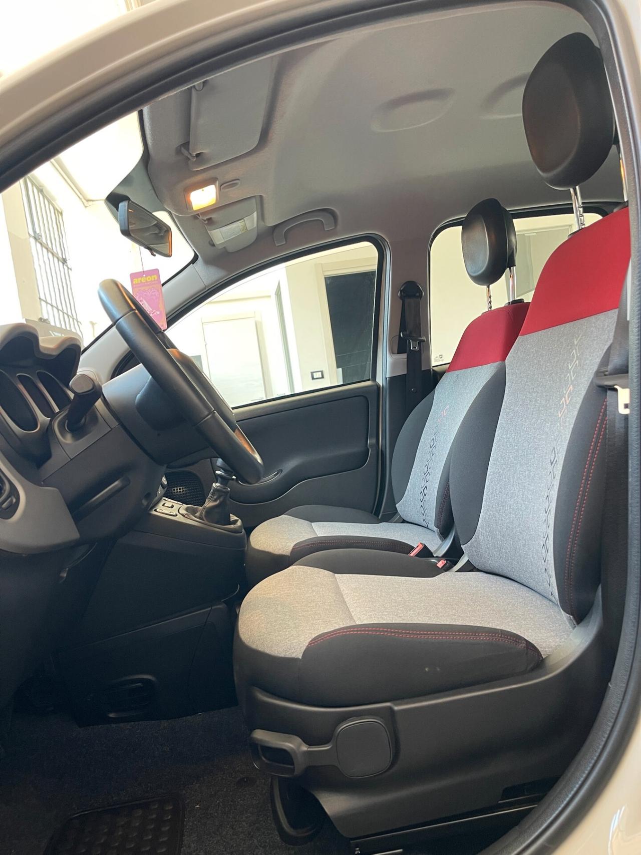 Fiat Panda 1.2 Lounge 5 Posti – Benzina – 16.763 Km – Garanzia 12 Mesi