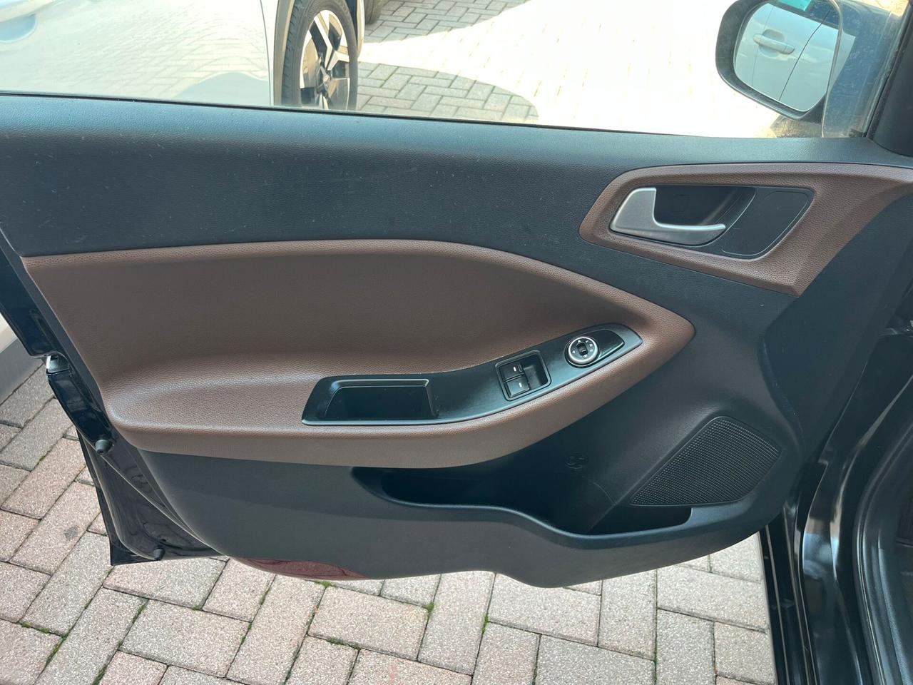 Hyundai i20 1.2 5 porte Blackline 84000km