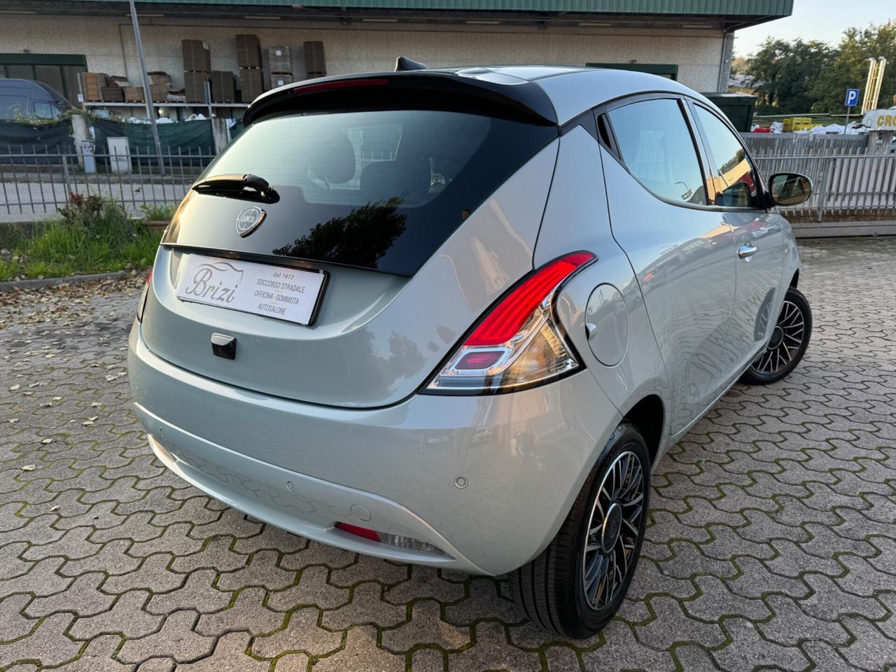 Lancia Ypsilon 1.0 FireFly 5 porte S&S Hybrid Platino