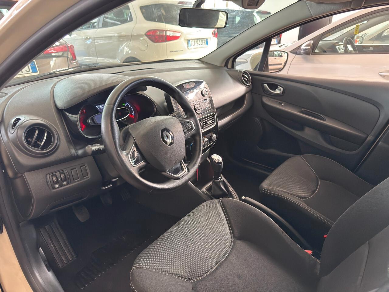 Renault Clio 1.2 75CV benzina 5 porte Life - OK NEOPATENTATI/E!