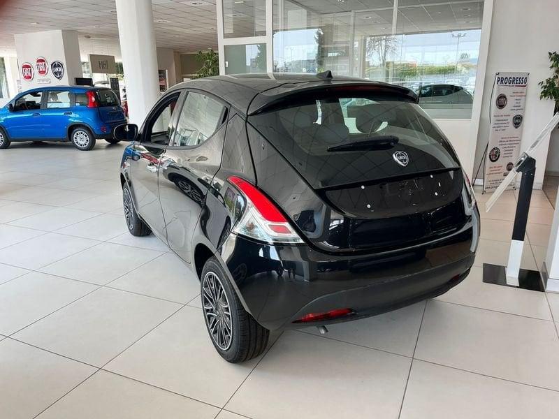 Lancia Ypsilon 1.0 FireFly 5 porte S&S Hybrid Oro
