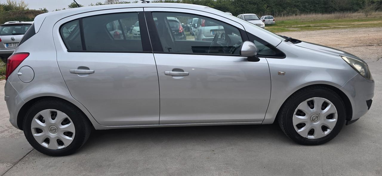 Opel Corsa 1.2. 12V 5 porte benzina