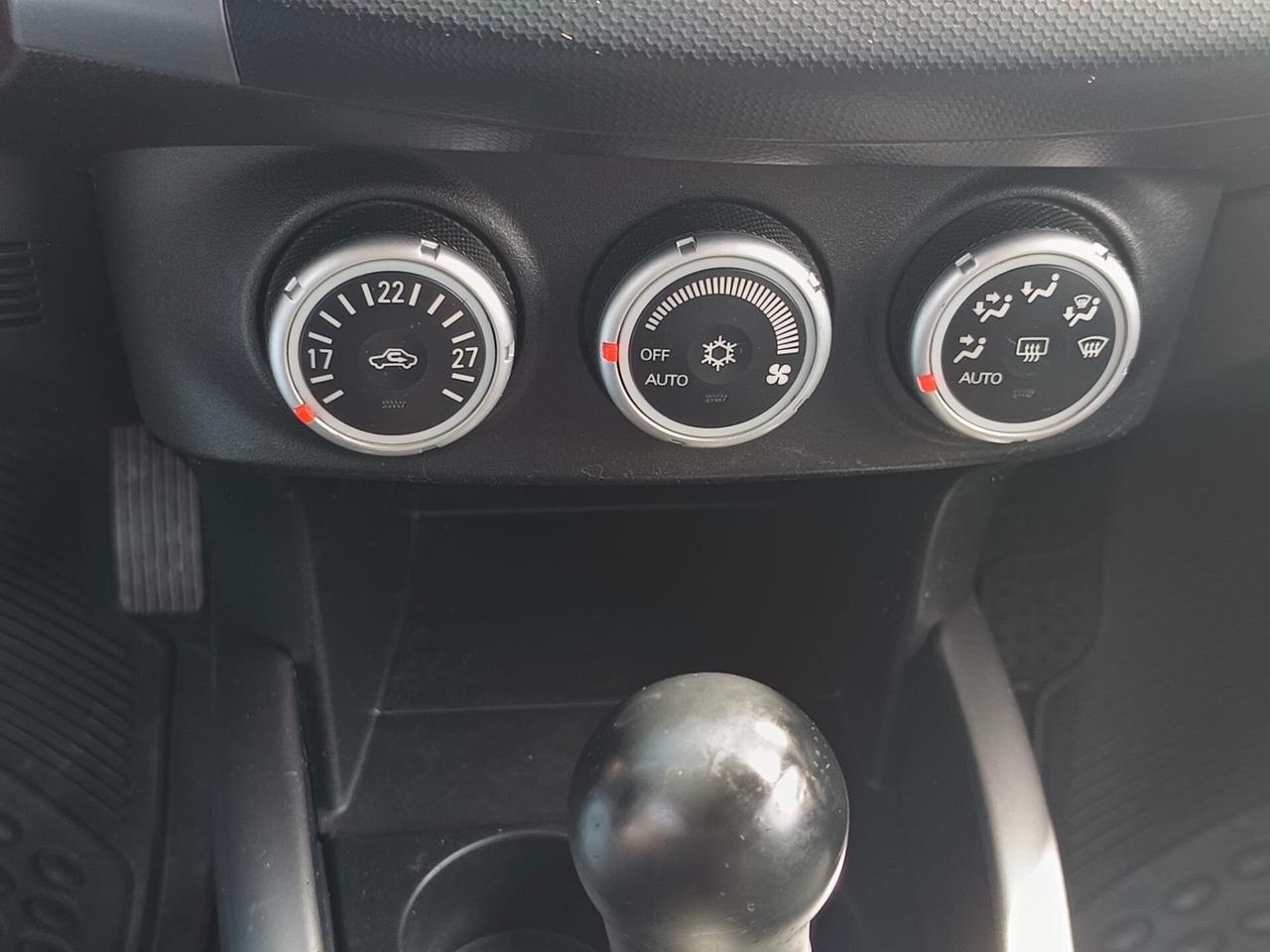 Mitsubishi Outlander 2007 - 2.0 DI-D autocarro Lb automobili