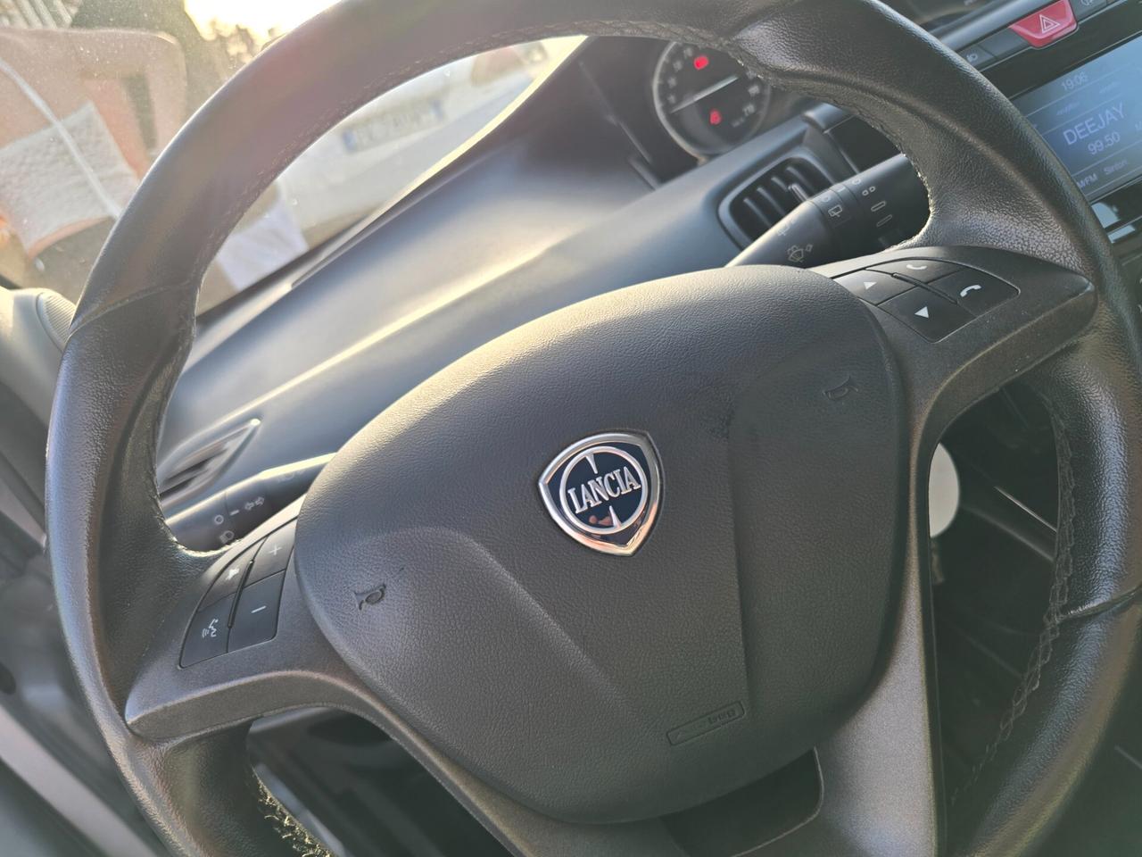Lancia Ypsilon 0.9 TwinAir 85 CV 5 porte Metano Ecochic Platinum