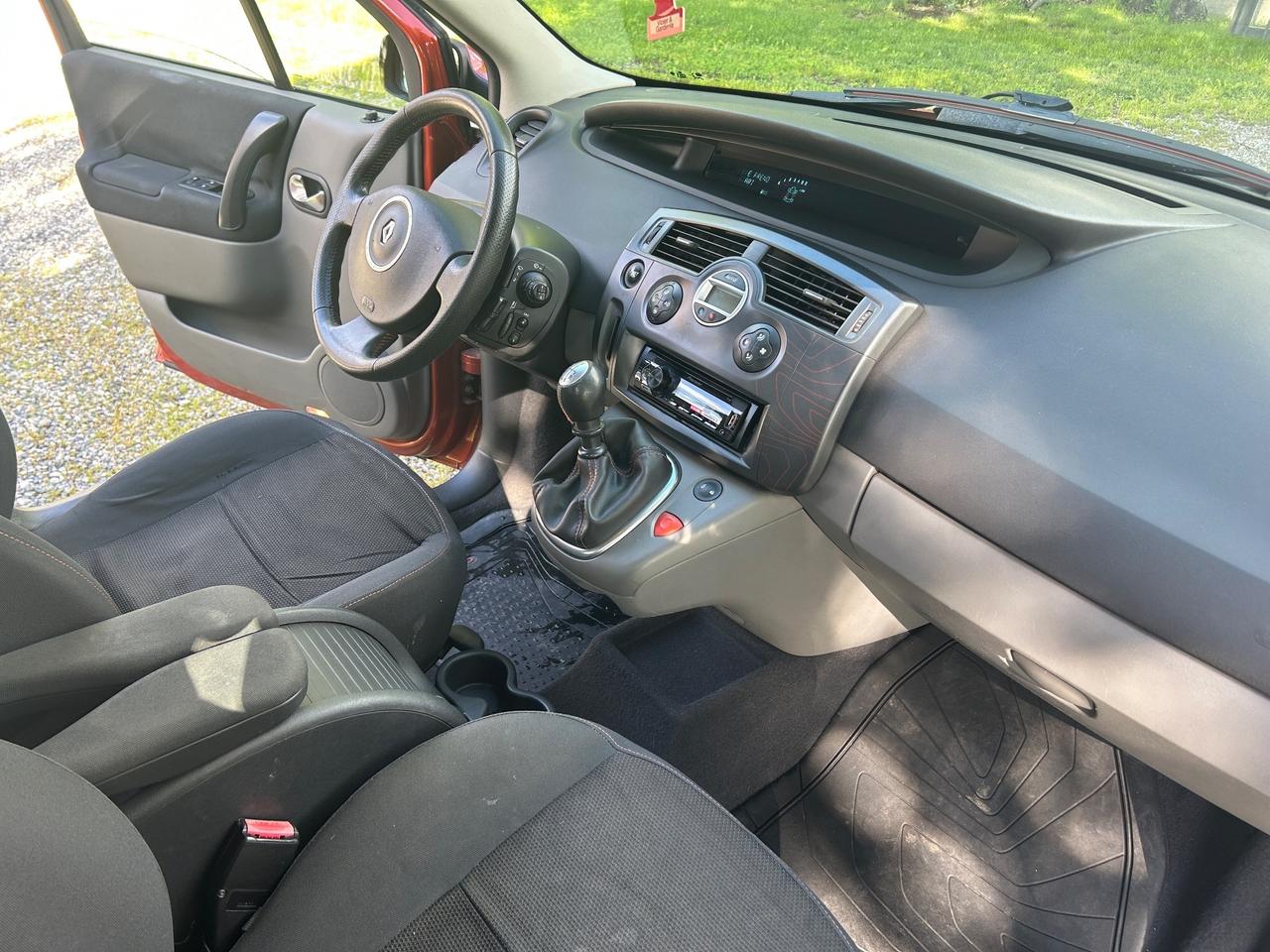 Renault Scénic 1.9 dCi/130CV serie speciale
