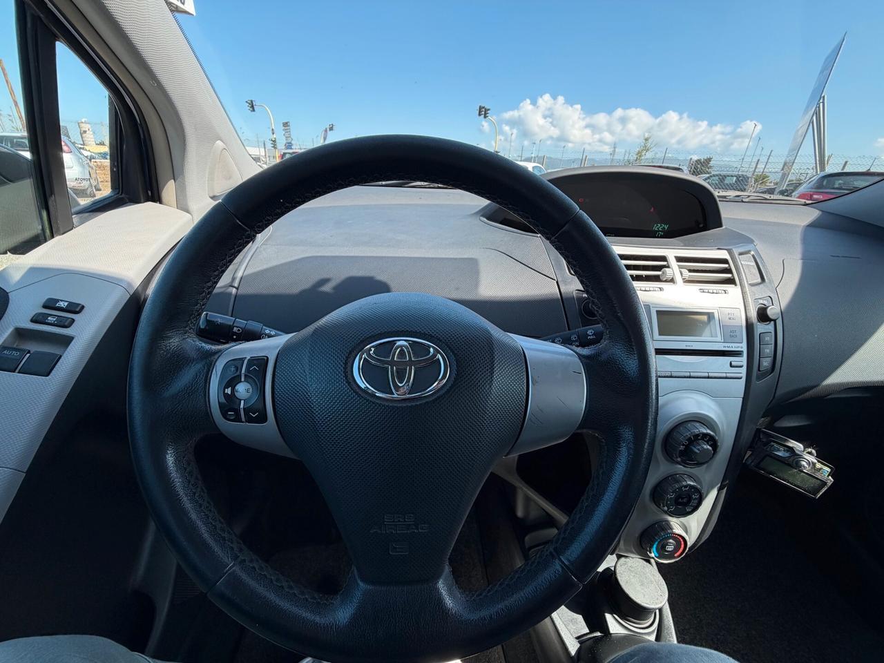 TOYOTA Yaris 1.0 Benzina 5 porte