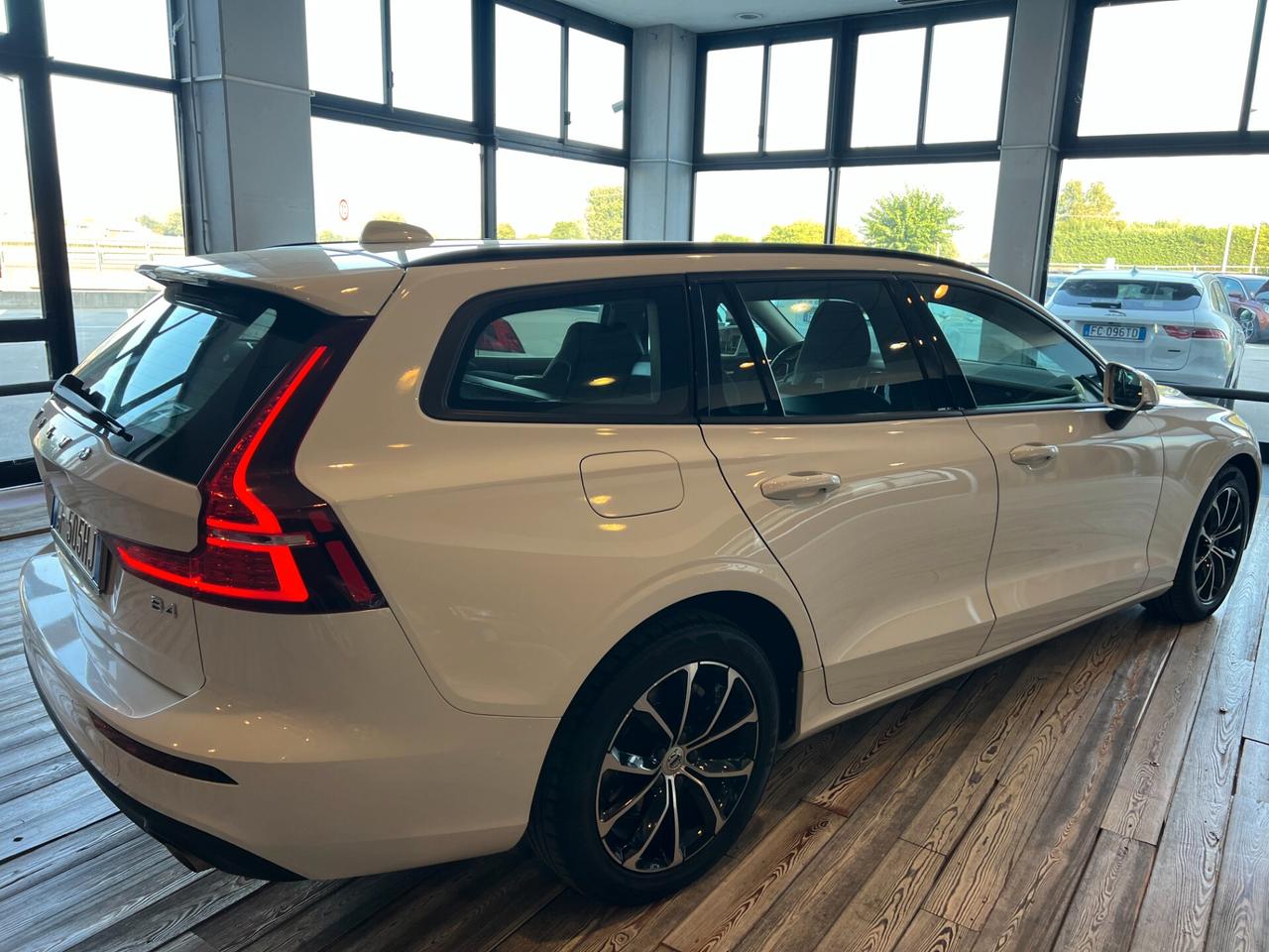 Volvo V60 MILD HYBRID / AUTOMATICA