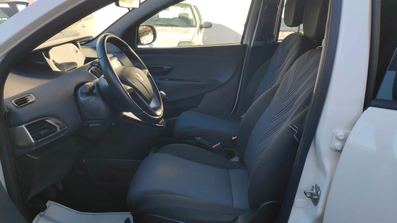 Lancia Ypsilon 1.0 FireFly 5 porte S&S Hybrid Gold