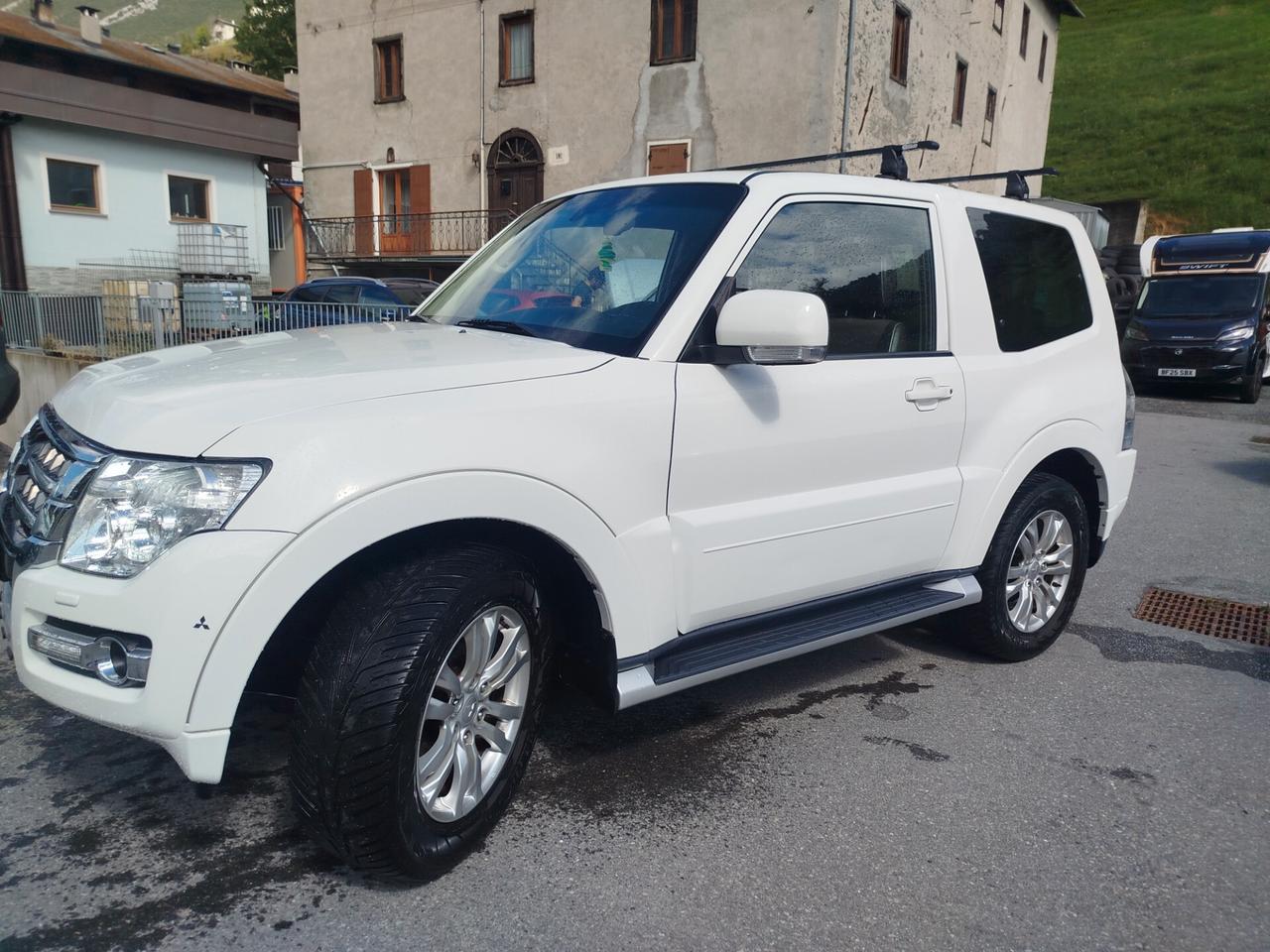 Mitsubishi Pajero 3.2 DI-D 16V MANUALE 204 CV. 3p. Intense DPF