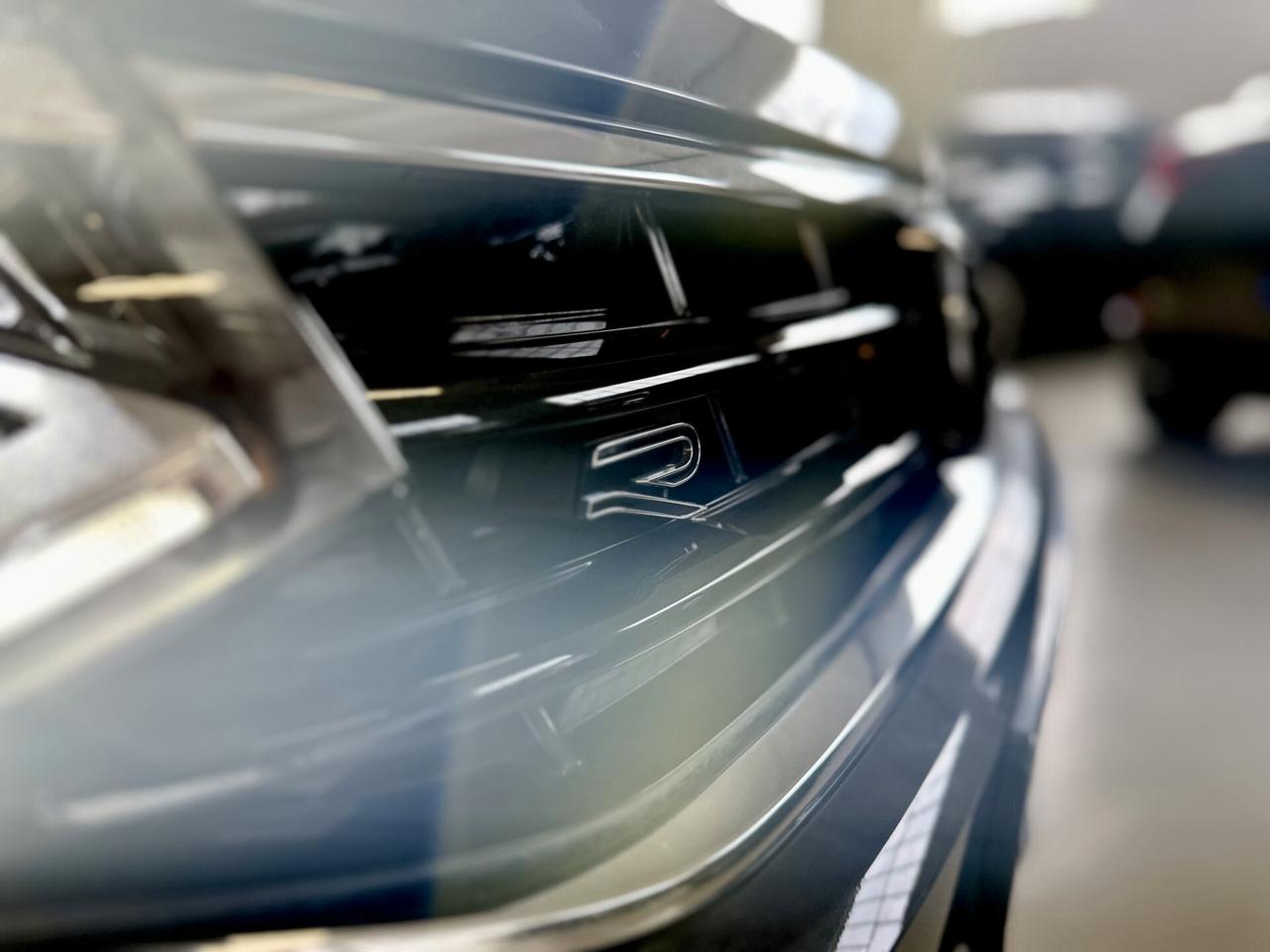 Volkswagen Tiguan 2.0 tdi R-Line 150cv DSG + Fari Matrix Service VW