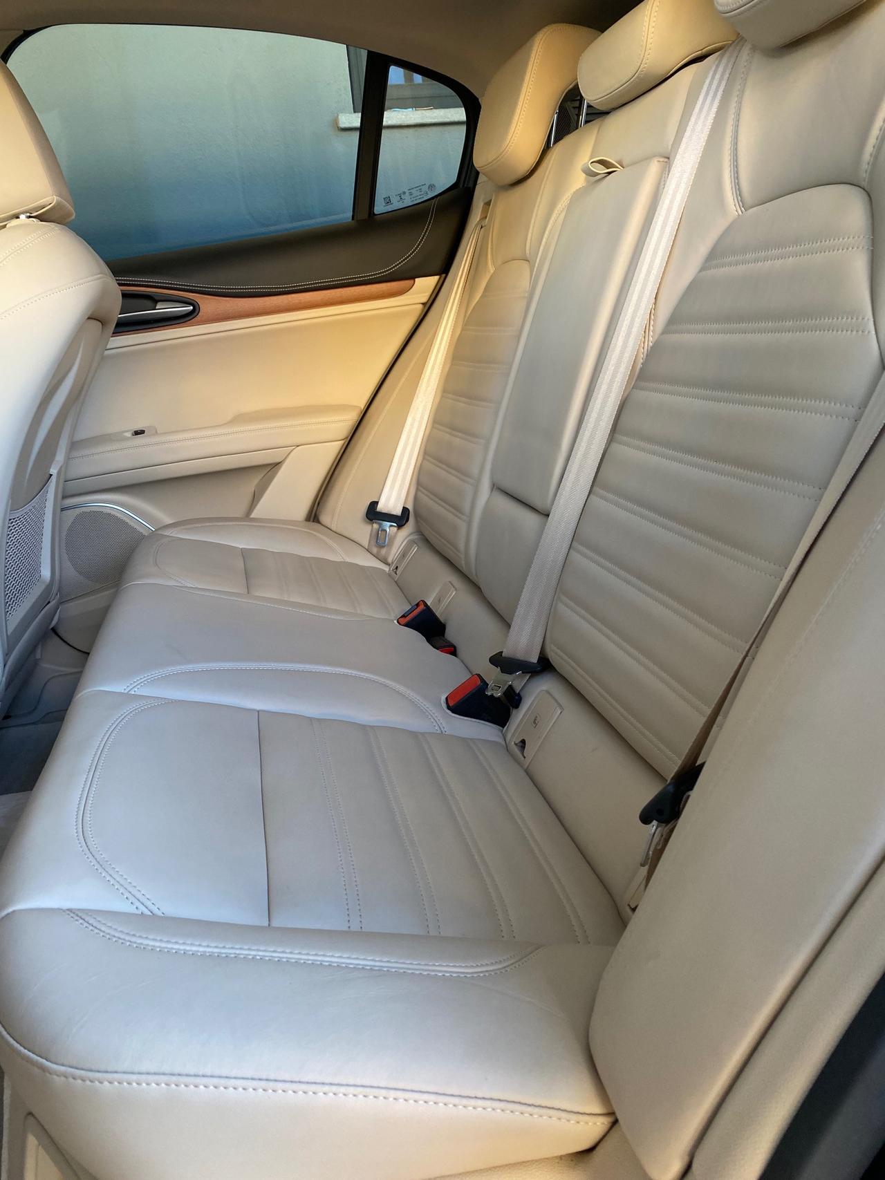 Alfa Romeo Stelvio 2.0 t Executive Q4 200cv auto my19