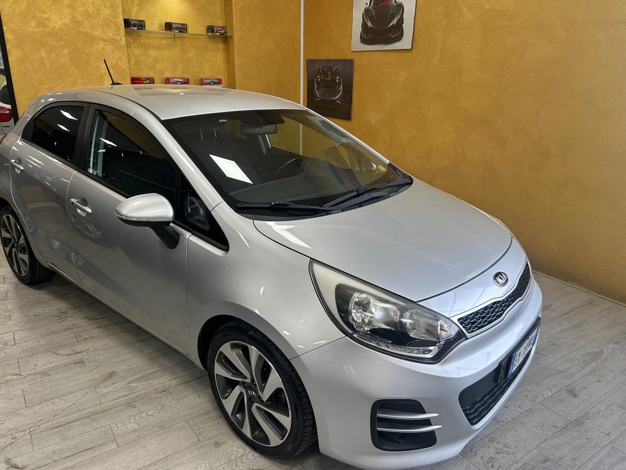 KIA RIO 1.4 Crdi 90 cv “FULL LED/NAVI/RETRO”-2015