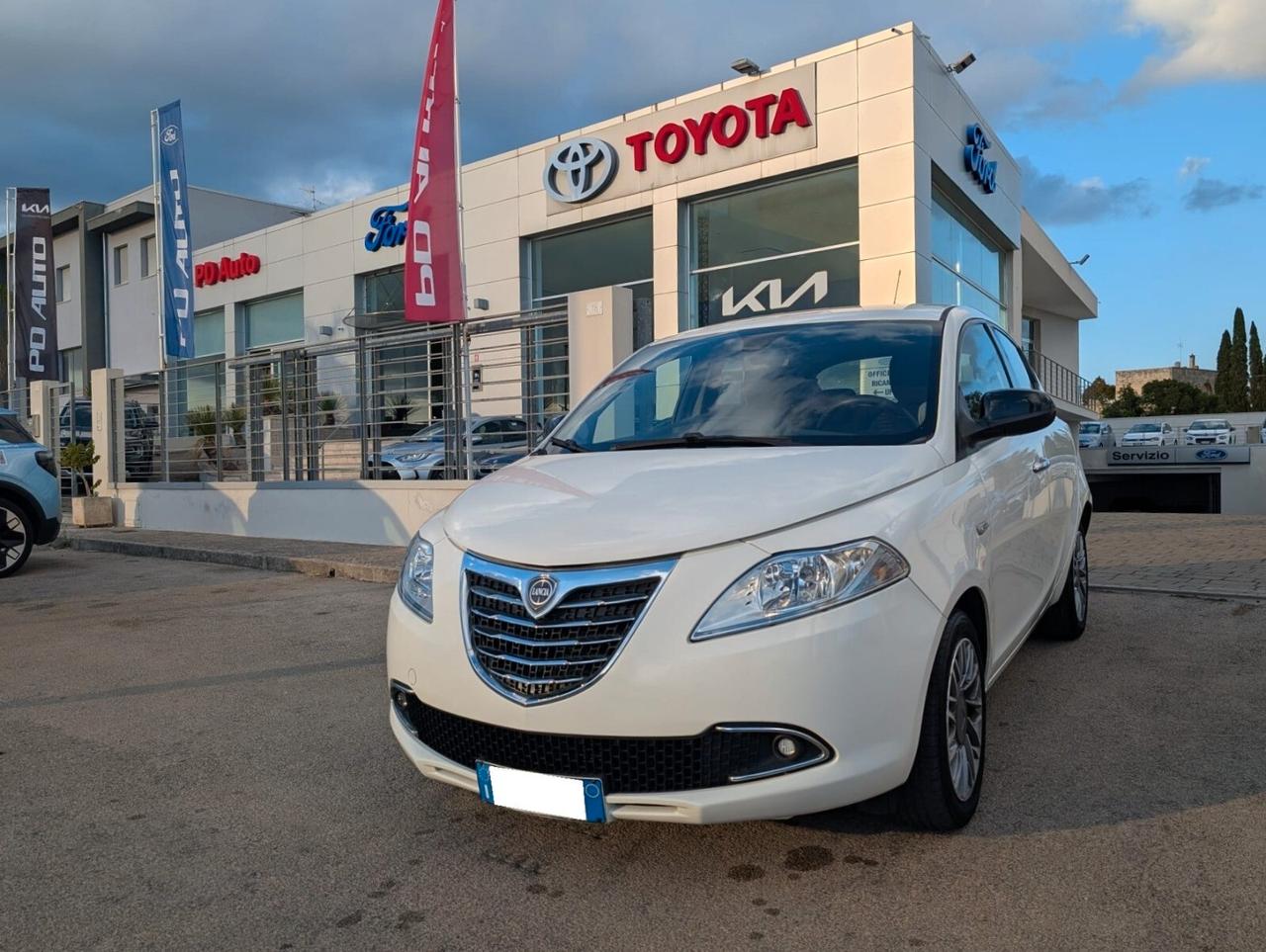 Lancia Ypsilon 0.9 TwinAir 85 CV 5 porte S&S Gold