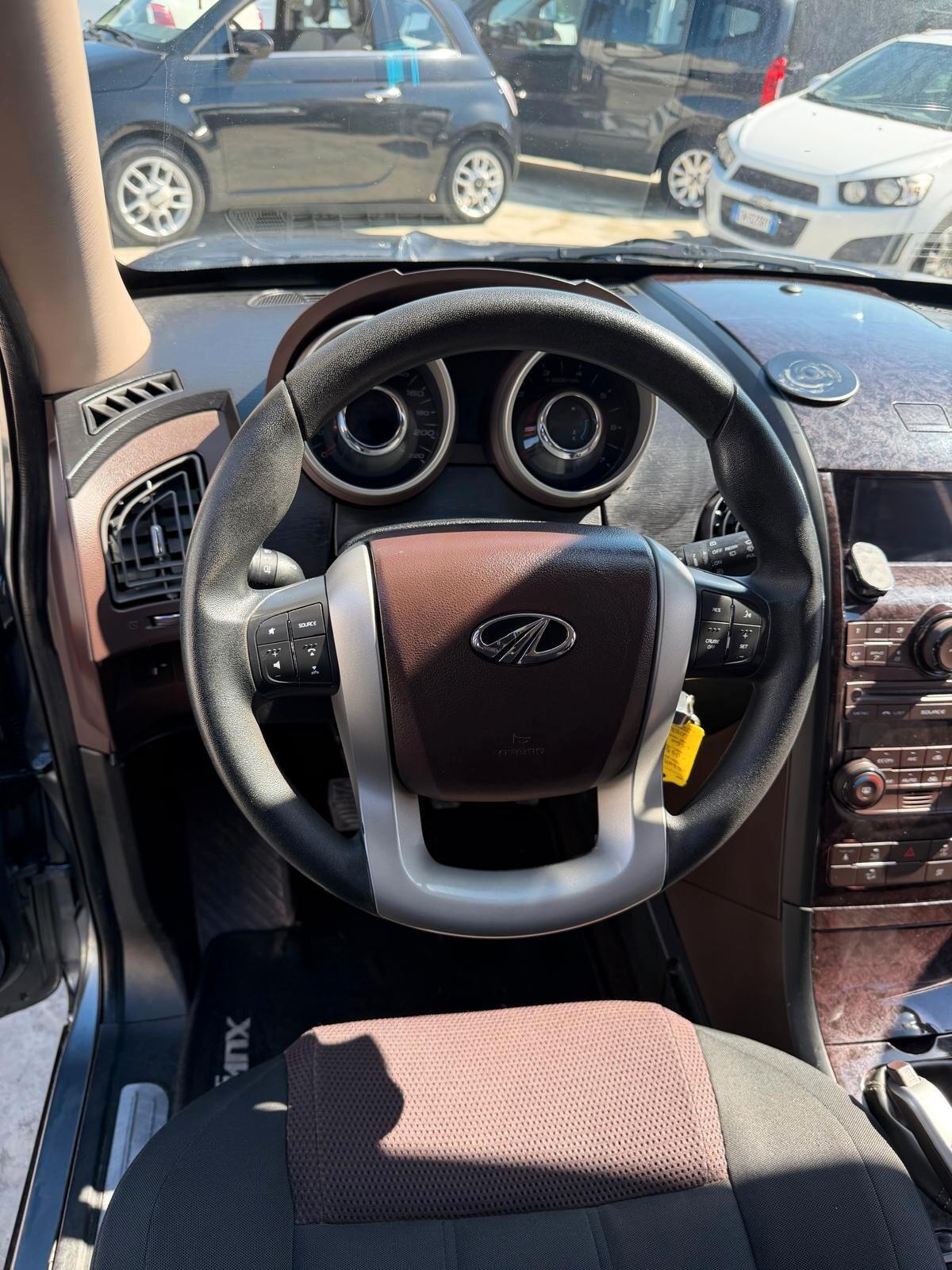 Mahindra XUV500 2.2 16V AWD W8