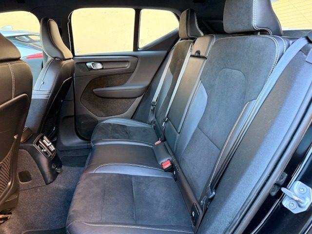 VOLVO XC40 T5 Recharge Plug-in Hybrid R-design