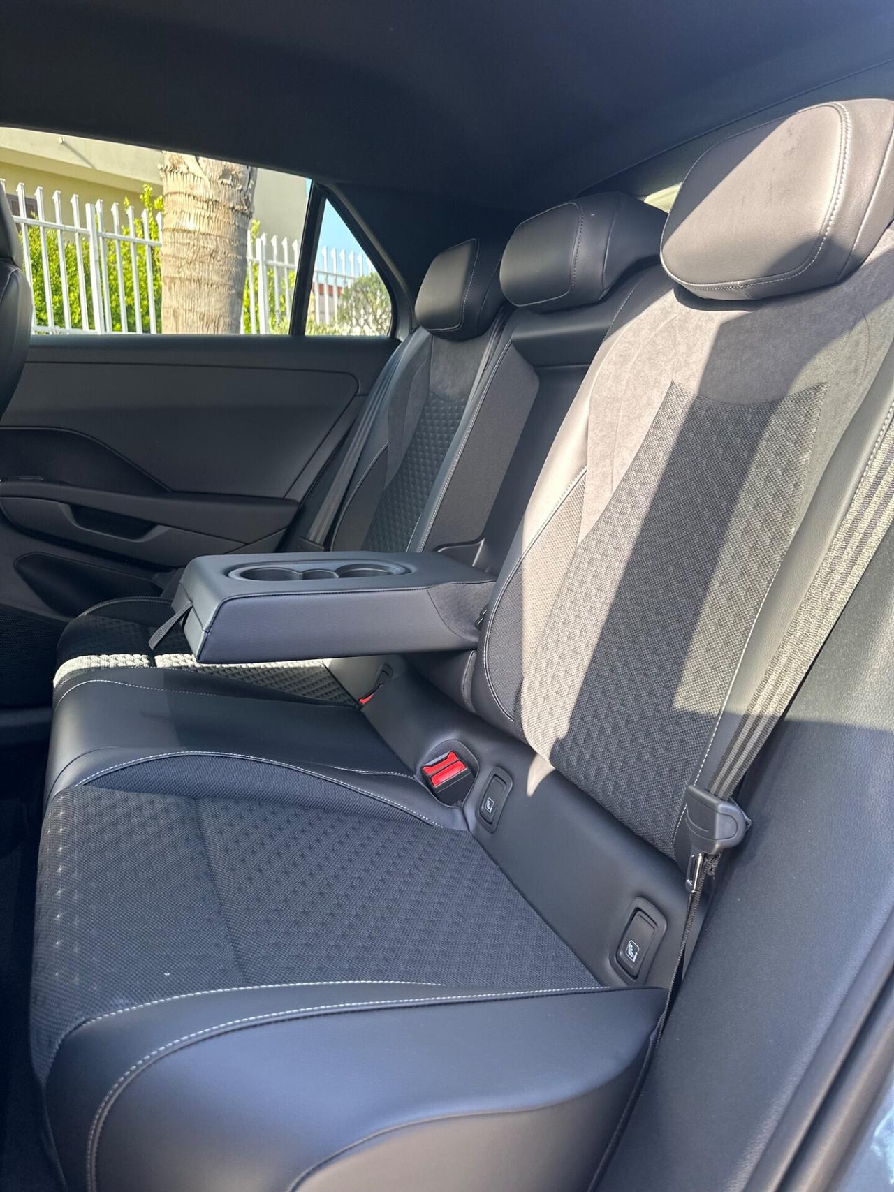 Volkswagen T-Roc 1.5 eTSI ACT 150 CV DSG R-Line
