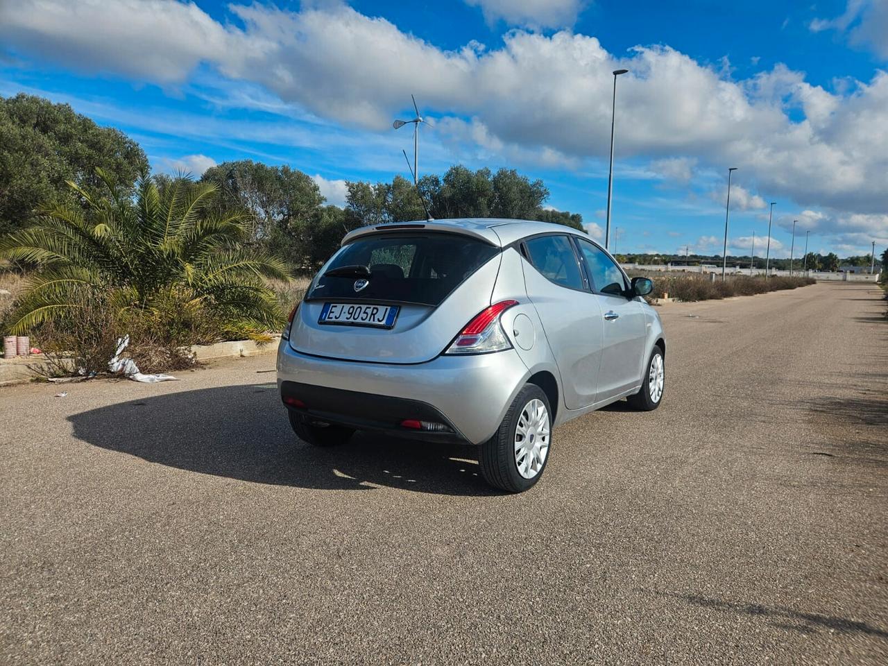 Lancia Ypsilon 1.2 69 CV 5 porte S&S Silver