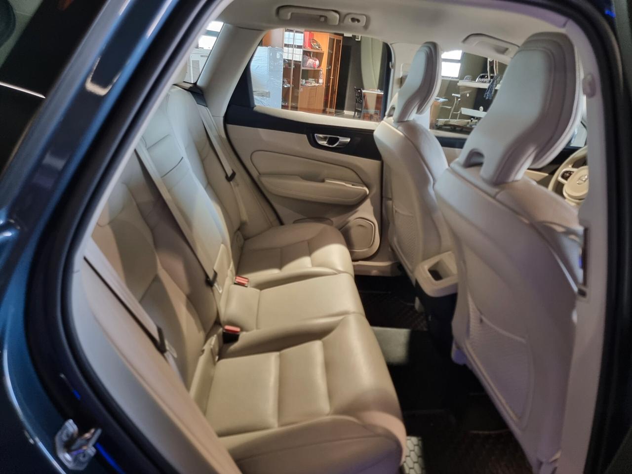 VOLVO XC60 2.0 B4d Mild Hybrid 197 CV Inscription Auto • PER OPERATORI DEL SETTORE
