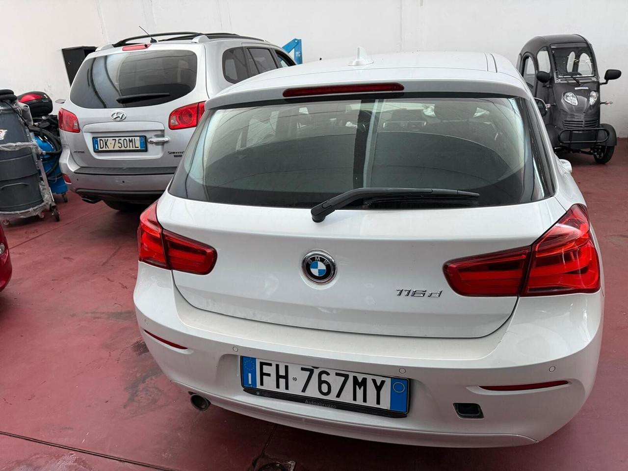 Bmw 116d 2017 5p. Urban incidentata /MARCIANTE!