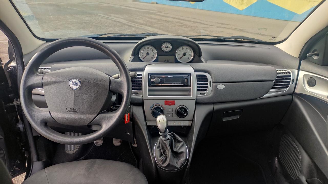 Lancia Ypsilon 1.2 bz 69CV NEOPATENTATAI - 2011