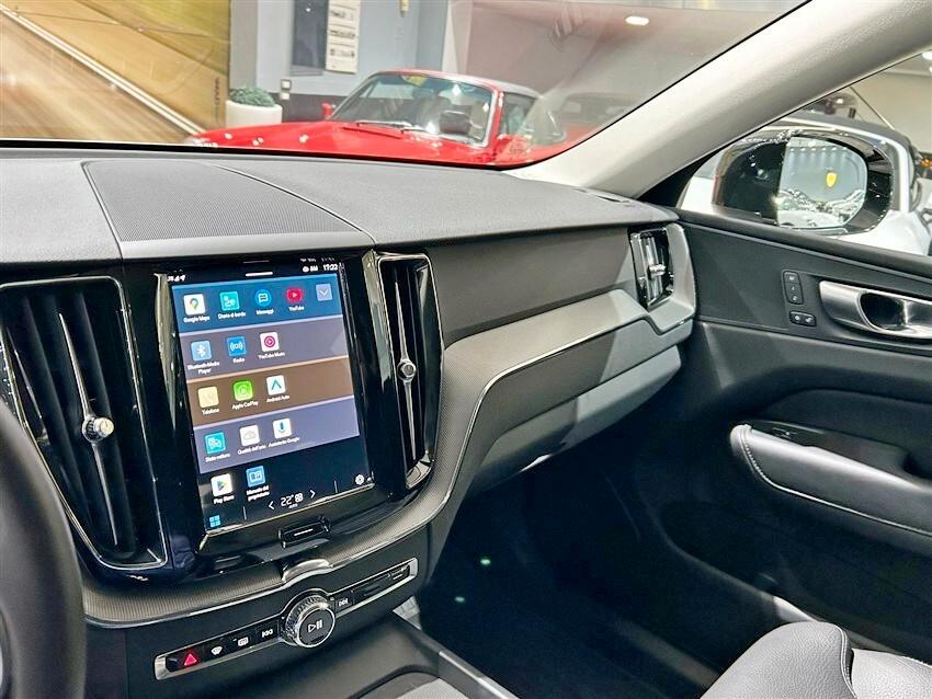 Volvo XC 60 XC60 B4 (d) automatico Plus Dark