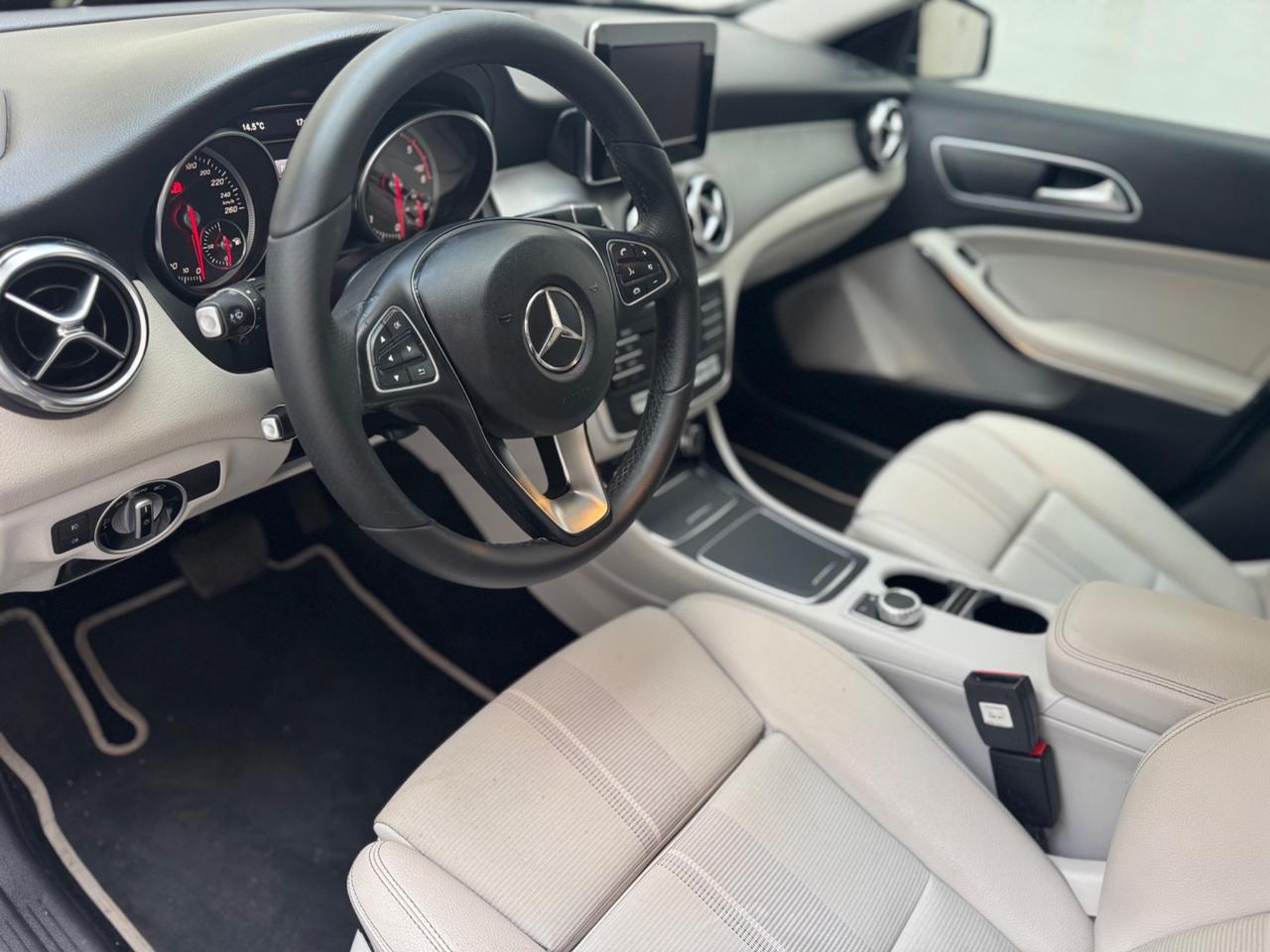 Mercedes-benz GLA 180 d Automatic Premium