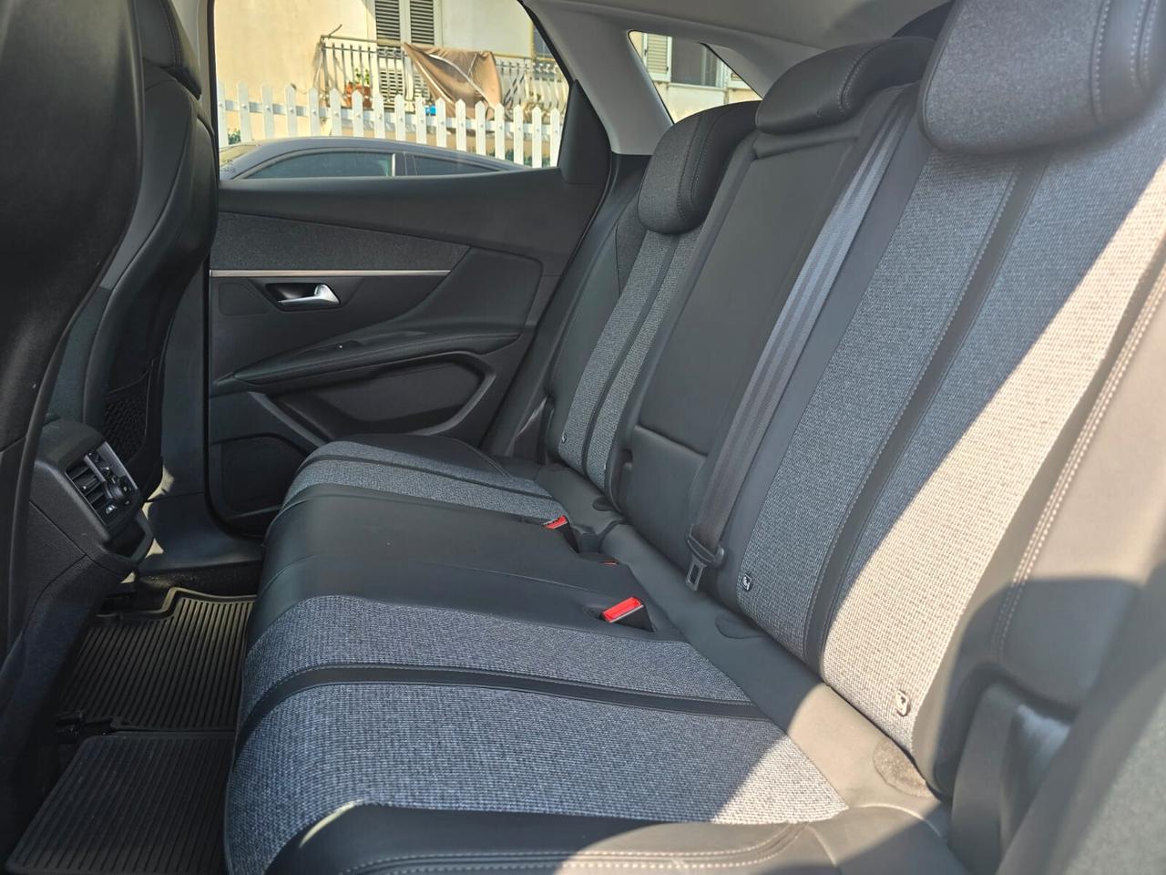 PEUGEOT 3008 TURBO 180EAT8 ALLURE