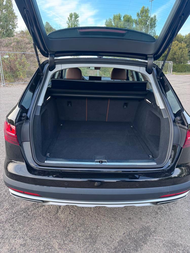 Audi A4 Allroad 40 2.0 tdi mhev Identity Contrast quattro 204cv s-tronic