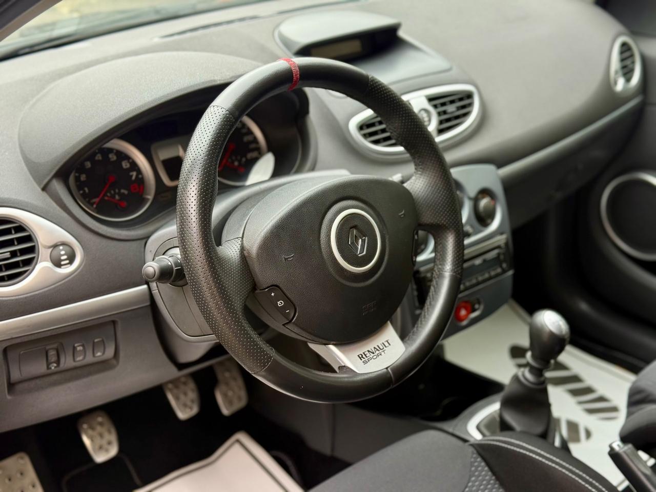 Renault Clio 3 RS F1 R27 N3196 197cv 2008