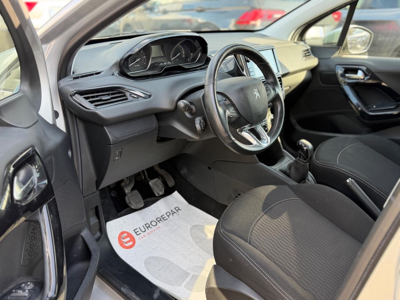Peugeot 208 PureTech 82 5 porte Allure
