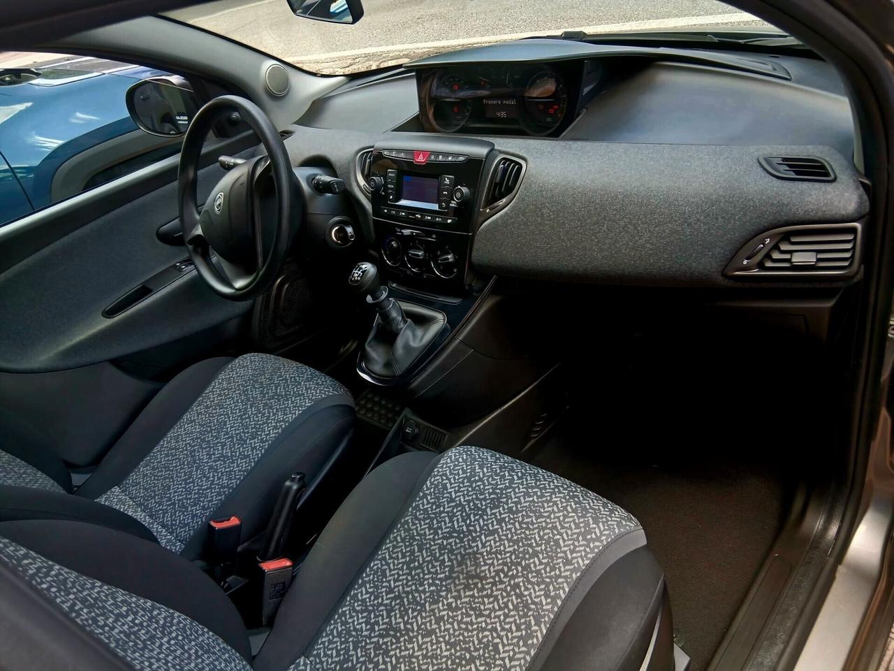 Lancia Ypsilon 1.0 FireFly 5 porte S&S Hybrid Silver Plus