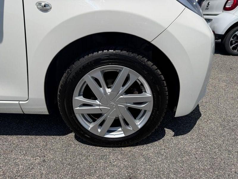 Toyota Aygo 1.0 70 CV x-play, RETRO, CERCHI IN LEGA