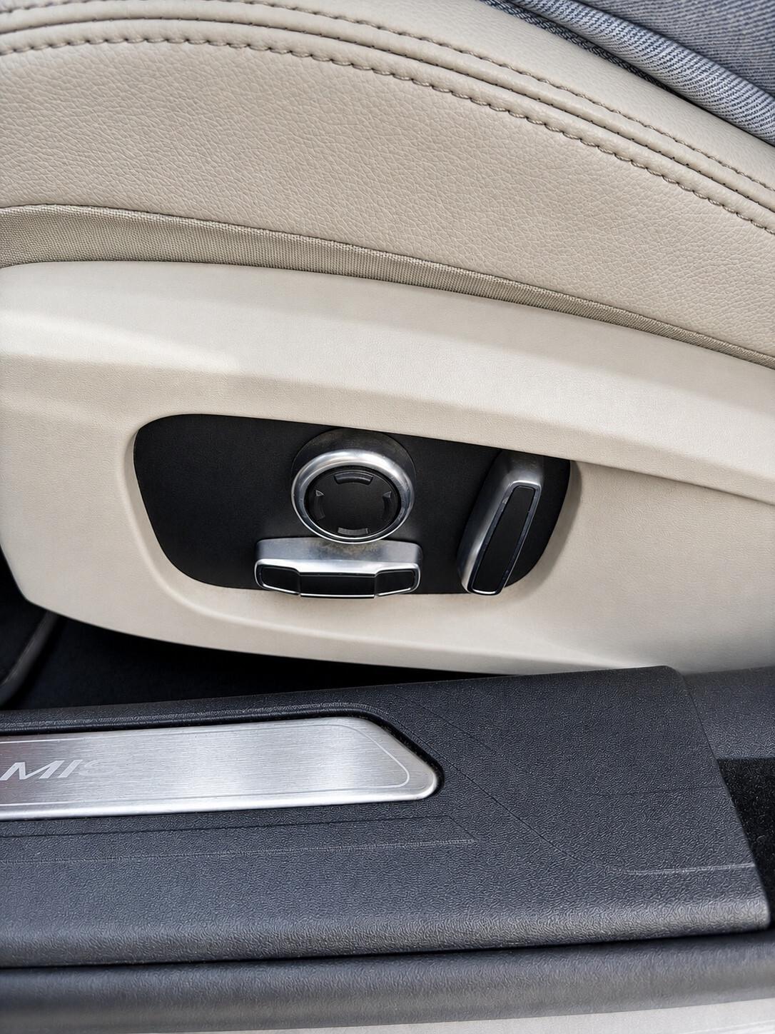 Jaguar XE 2.0 D 204 CV aut. R-Dynamic Black EDITION
