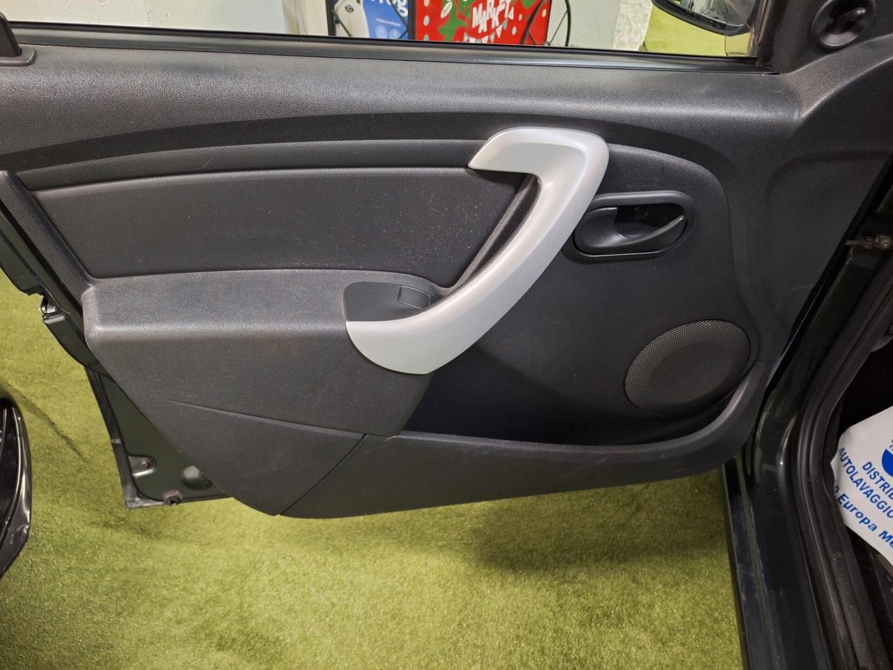 Dacia Sandero 1.2 16V GPL 75CV Embleme