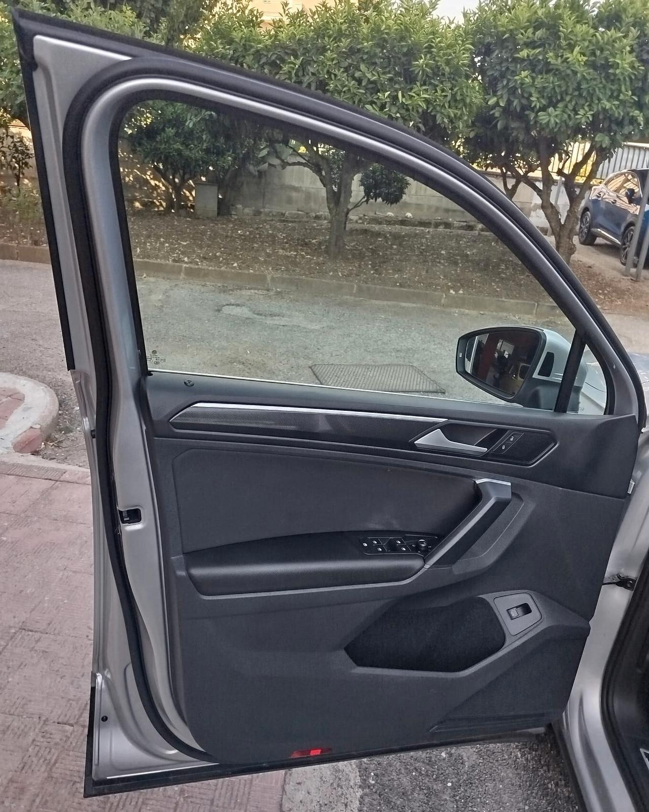 Volkswagen Tiguan 2.0 TDI 150 CV SCR DSG Elegance IVA TETTO 2022