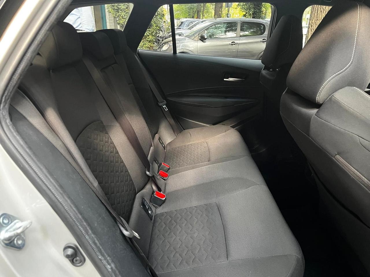 Toyota Corolla Touring Sports 2.0 Hybrid Business