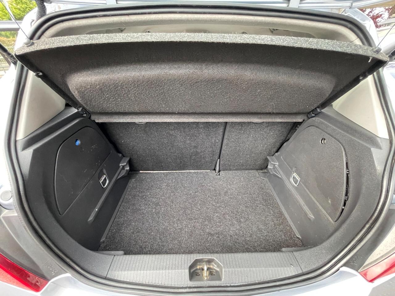 Opel Corsa 1.4 16V 5 porte Cosmo