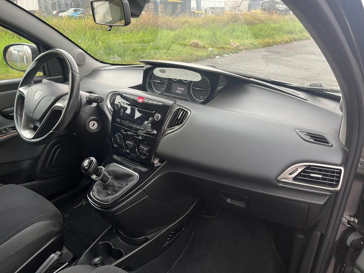 Lancia Ypsilon 0.9 TwinAir 84CV-62 5 porte Metano Ecochic Gold