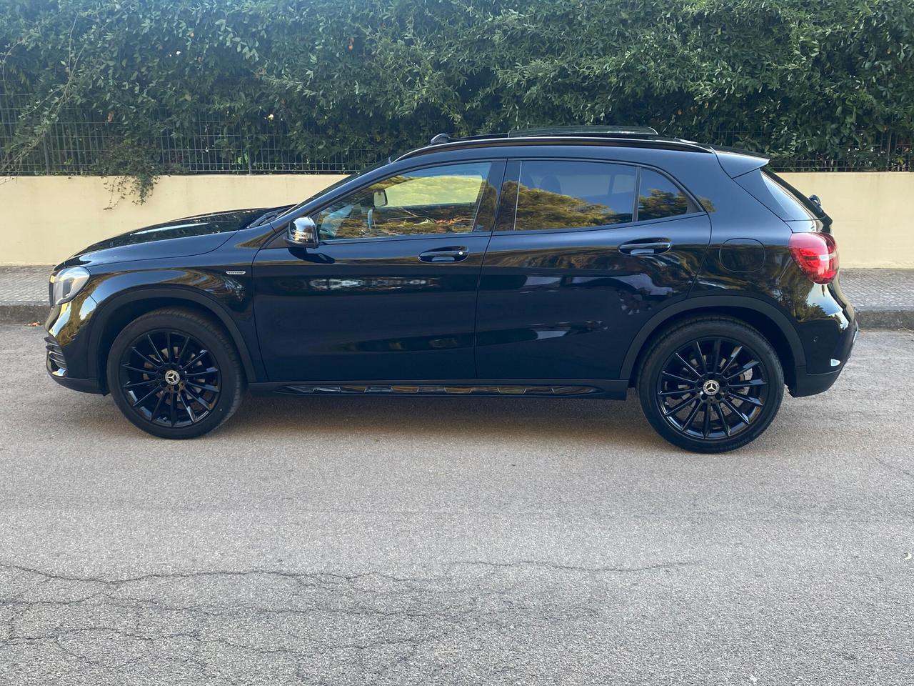 MERCEDES GLA 200D 136CV NIGHT EDITION + TETTO