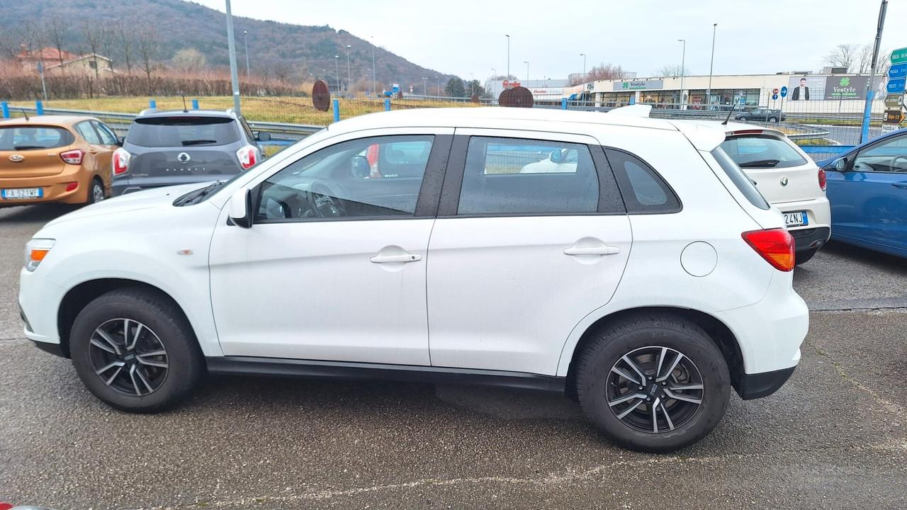 Mitsubishi ASX 1.6 Navy Plus