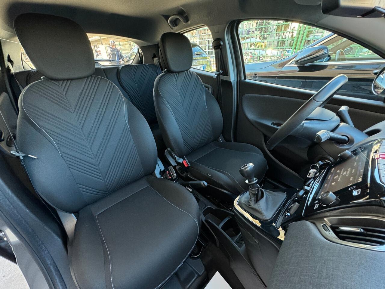 Noleggio Giornaliero Lancia Ypsilon 1.0 FireFly 5 porte S&S Hybrid Gold