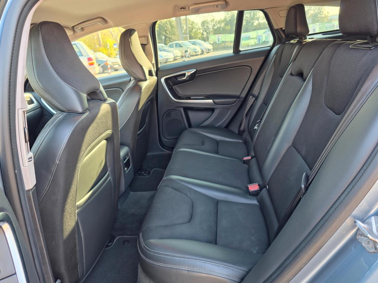 Volvo V60 Cross Country CV-150 D3 Geartronic Summum 2017-E6 Automatico