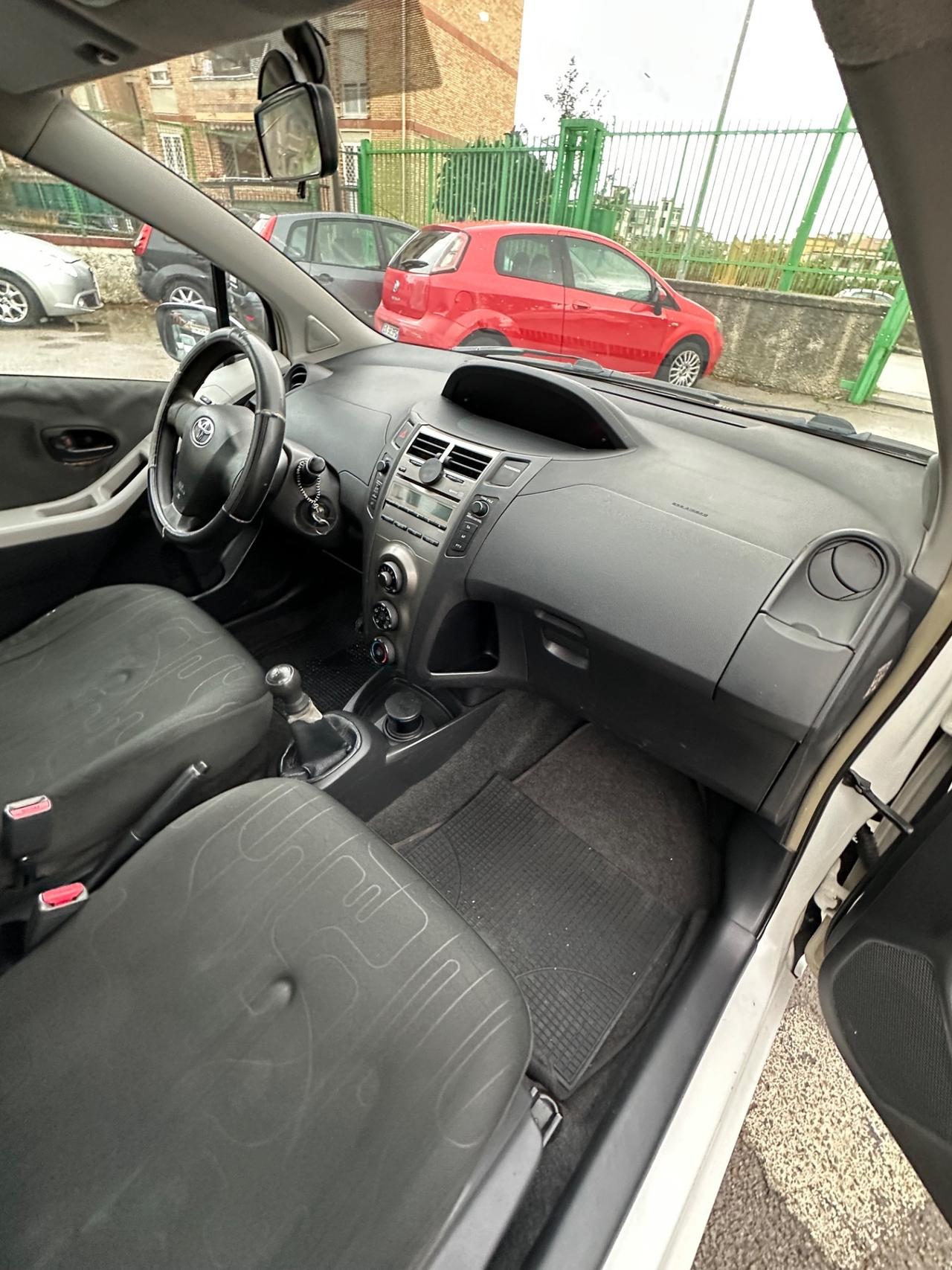 Toyota Yaris 1.0 5 porte Sol